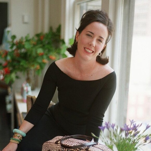 ♠️♠️Kate Spade Tinsel Deep Berry Glitter Fabric Boxed Card Case Holder NWT - Picture 4 of 5